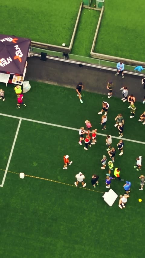 drone-18 - feltet ovenfra foer halvmaraton starten telt.mp4
