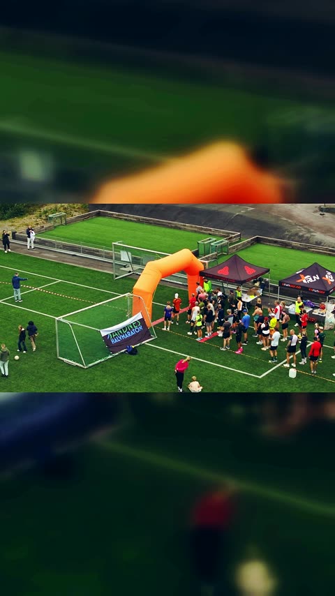 drone-19 - halvmaraton starten feltet gjennom buen og.mp4