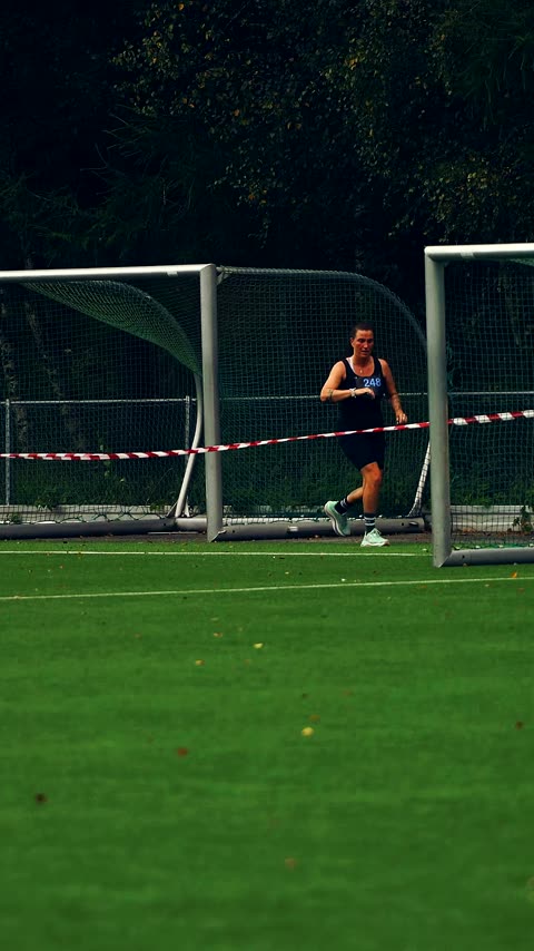sony-a7-45 - enslig loeper paa andre siden av.mp4