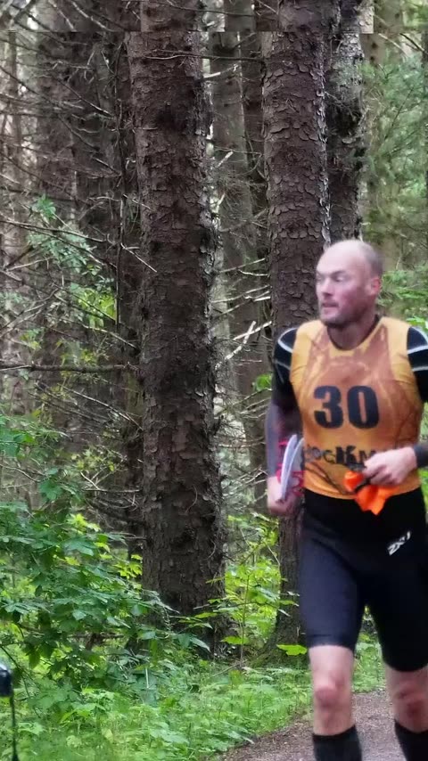sony-ez-07 - løpere på skogsstien.mp4