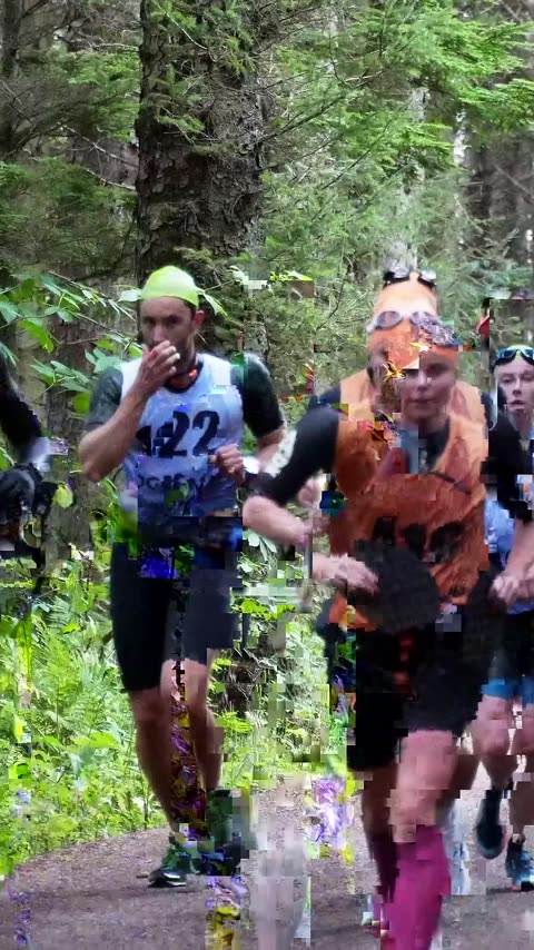 sony-ez-08 - løpergruppe i skogen.mp4