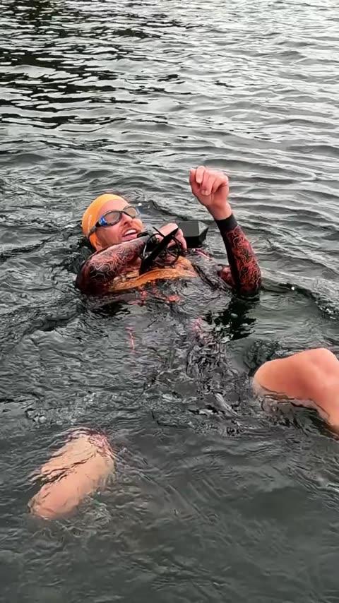 gopro-21 - svømmer rett etter hoppet.mp4