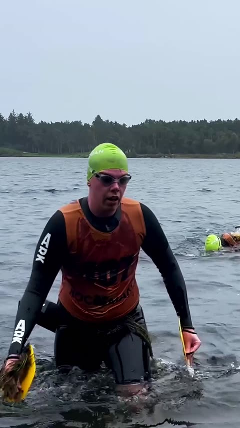 thor-15 - svømmer tett på ved utgangen.mp4
